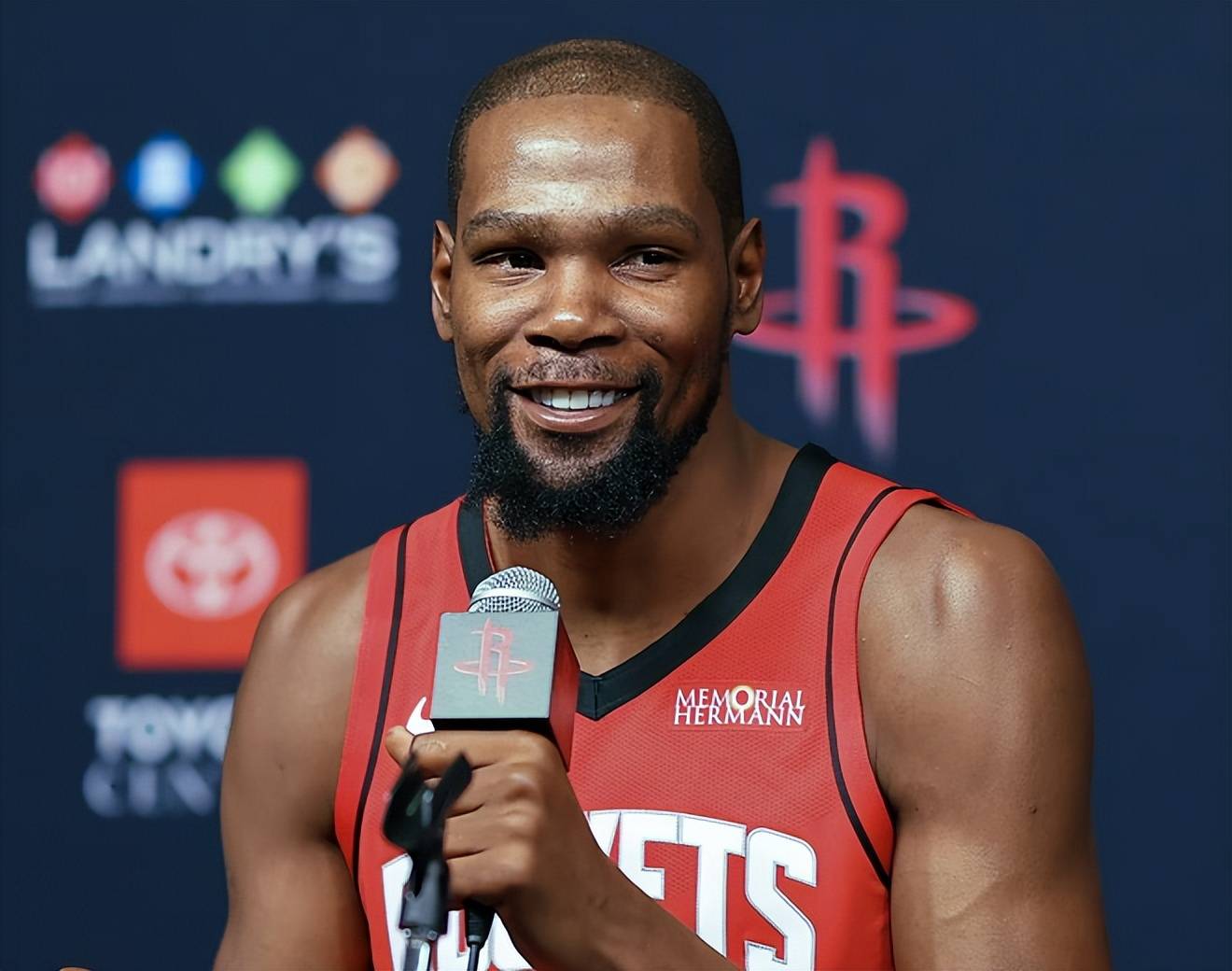 再次相见！穆勒生涯对阵梅西共计7胜3负，并留下诸多名场面