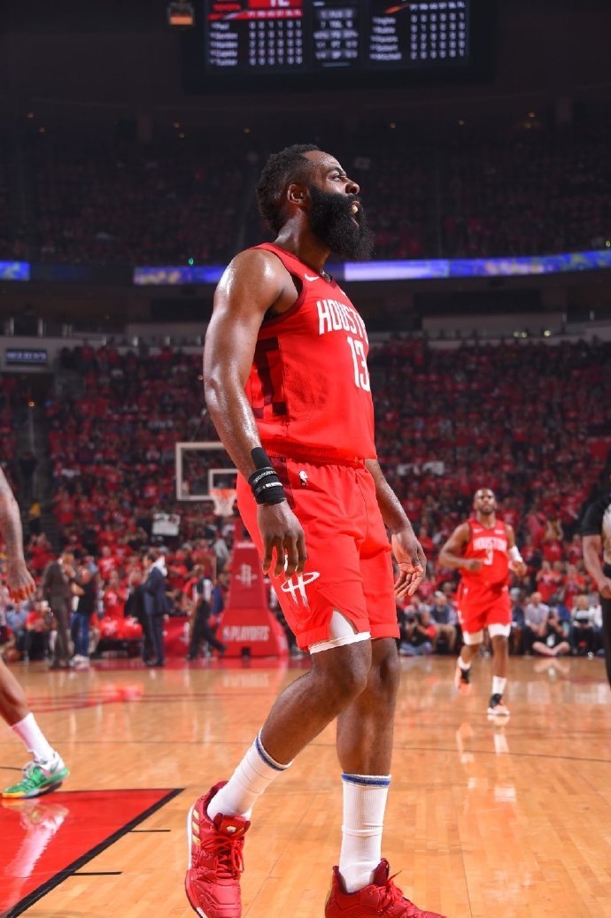 [网球]郑钦文蝉联最受球迷欢迎单打球员